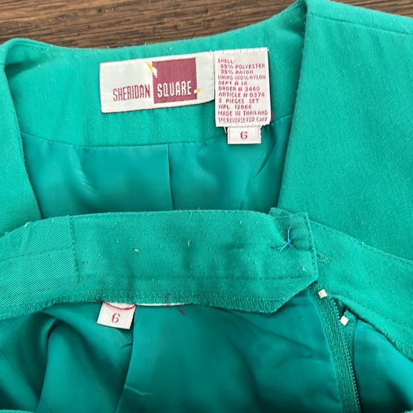 Skirt suit - Picture 2 of 2